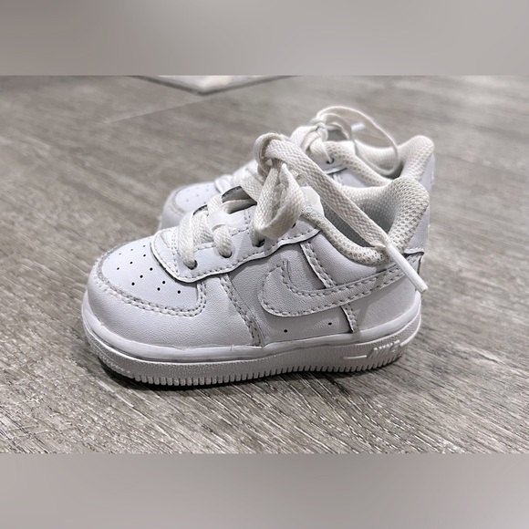 Toddler baby shoes - Nike Air Force 1s - Size 4c - Picture 5 of 6